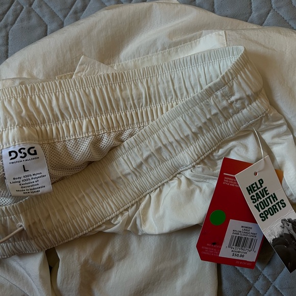 DSG Dicks Sporting Goods, twitch & Allison white nylon cargo pants - Picture 5 of 5